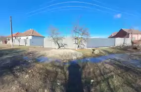 Vand teren si casa pentru afacere