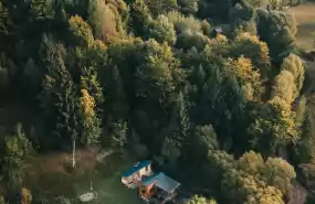 Teren de vanzare cu Tiny house in muntii Apuseni