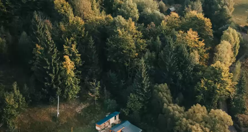 Teren de vanzare cu Tiny house in muntii Apuseni