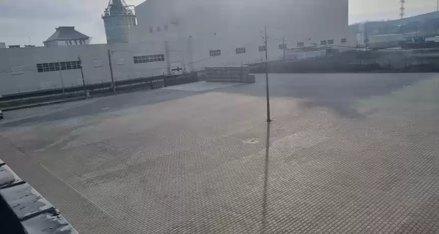 Teren pavat si imprejmuit de inchiriat