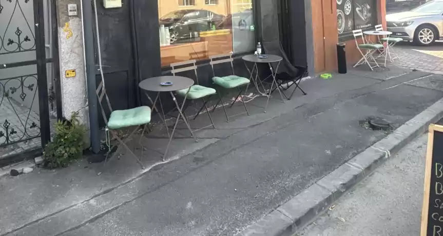 Cafenea de vânzare cu tot cu firma - 10.000 EUR Cafenea de vânzare cu tot cu firma