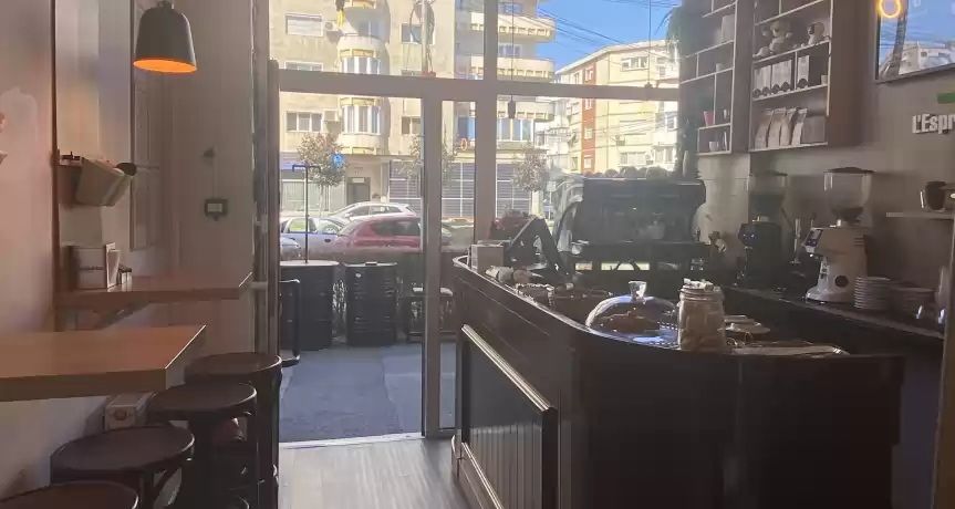 Vând cafenea, locație centrală, complet utilată 
