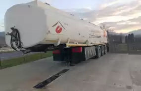 VAND CISTERNA pentru transport carburanti VAND CISTERNA pentru transport carburanti