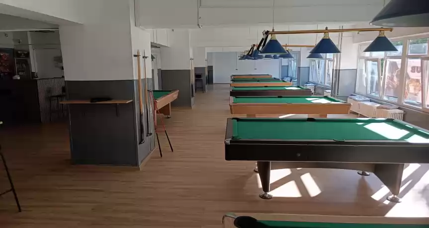 Club de jocuri, biliard, PS5, ping-pong