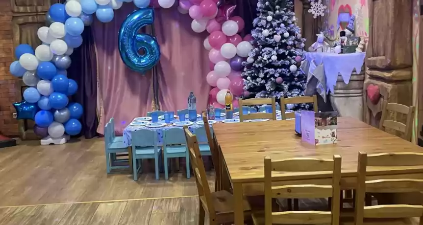 Loc de joaca si evenimente, scoala de dans