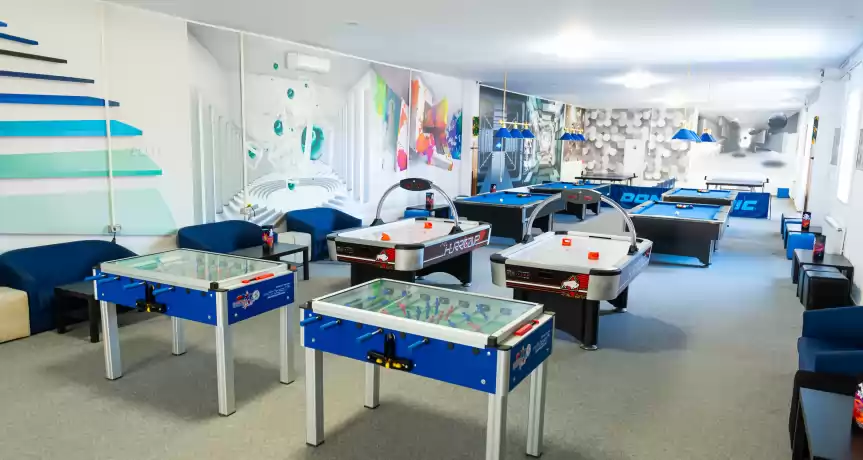 Vând afacere la cheie- sală de divertisment