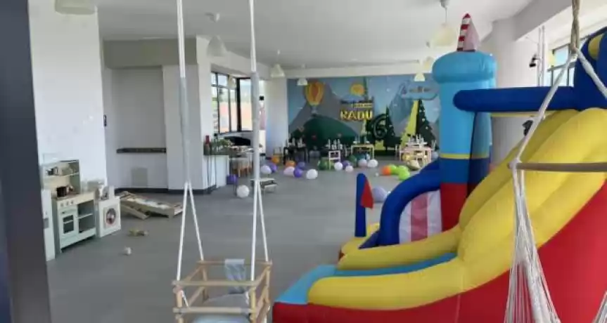 Vand afacere la cheie loc de joaca si evenimente 
