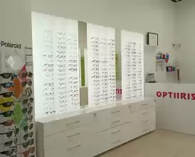 VAND OPTICA MEDICALA IN CENTRU COMERCIAL 