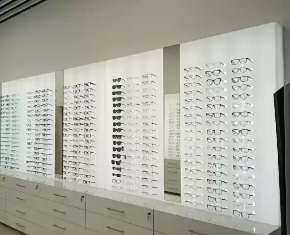 VAND OPTICA MEDICALA IN CENTRU COMERCIAL 