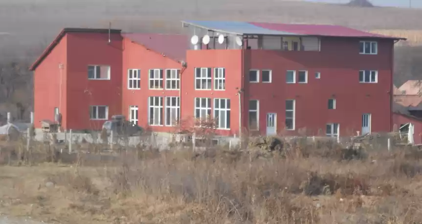 Vand ONG cu cladire de 1200 mp