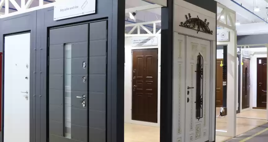 Showroom de usi, 100 mp amenajati, spre vanzare