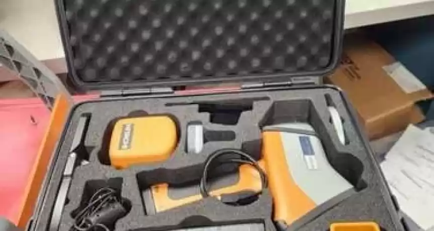 Hitachi X-MET8000 Smart Handheld XRF Analyzer 