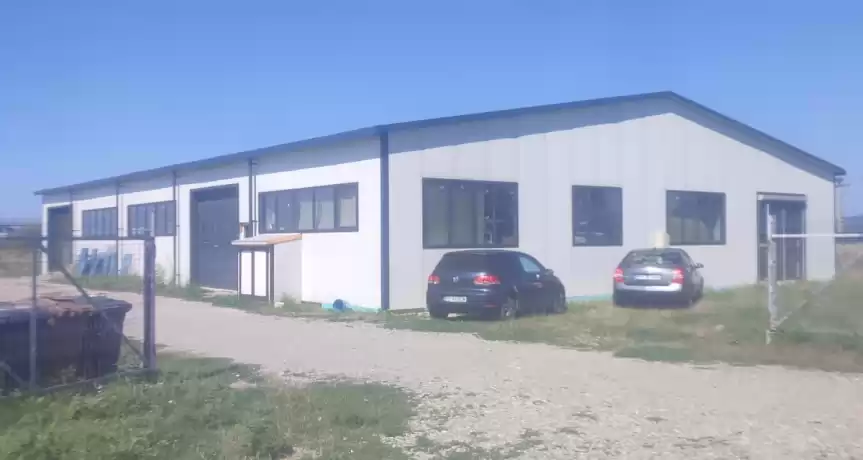 Vand firma prod/montatoare tamplarie PVC si Al