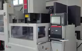 Maşină de electroeroziune MITSUBISHI EA28V Advanc