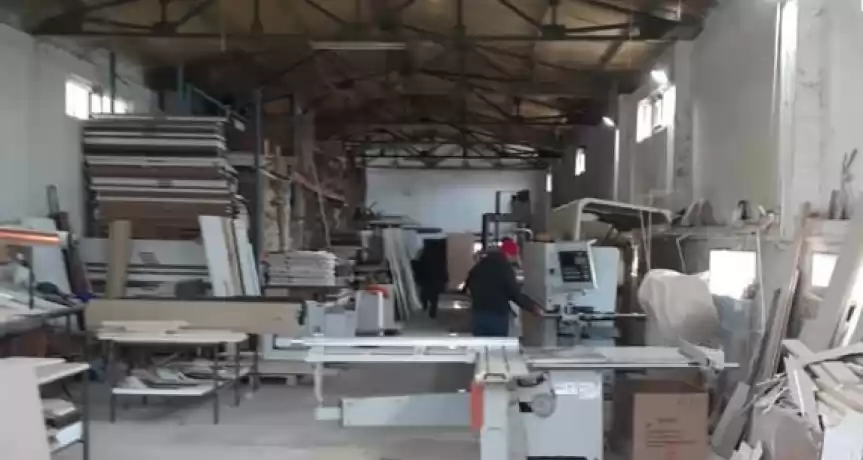 Vand fabrica de productie usi de interior, mobila