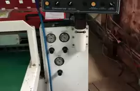 Utilaj pentru lipit saci si pungi