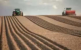 1.835 ha Fermă operațională și teren agricol
