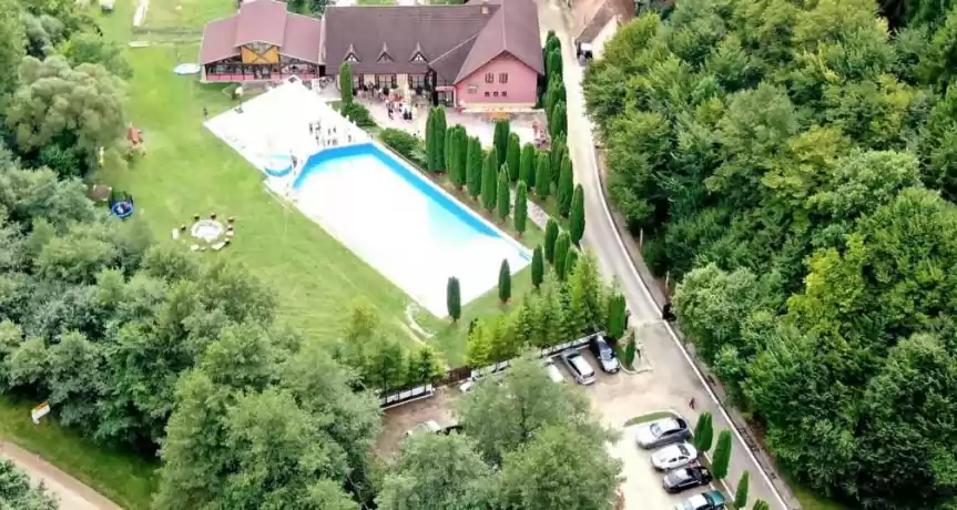 Pensiune 3 margarete de vânzare în Valea Crisului