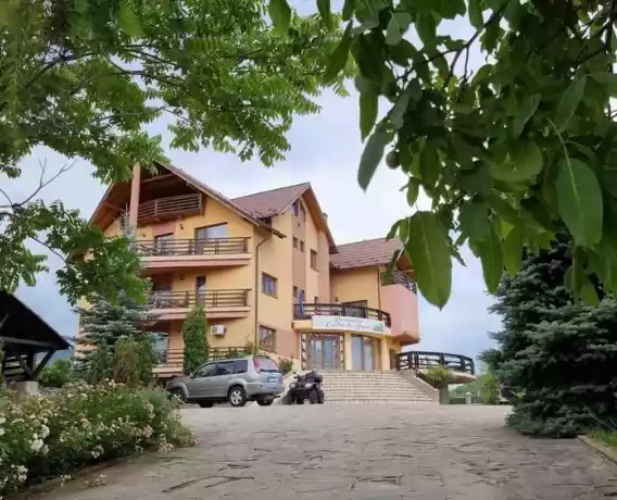 Vand Pensiunea Codrii de Arama 