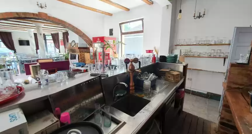 Vand restaurant si pensiune in Baile Felix