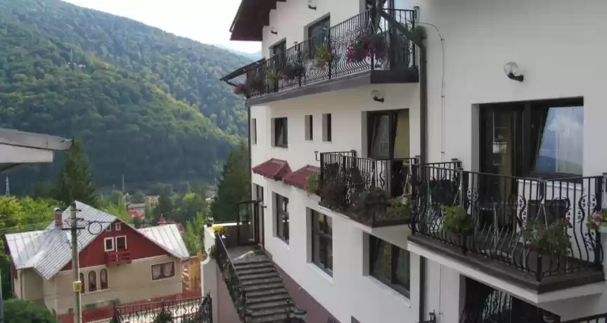 Pensiune 21 camere vanzare in Prahova, Sinaia - 1.750.000 EUR Pensiune 21 camere vanzare in Prahova, Sinaia