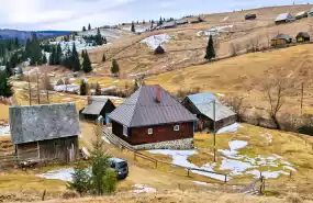 Teren 9511 mp + anexe, intravilan, în Beliș
