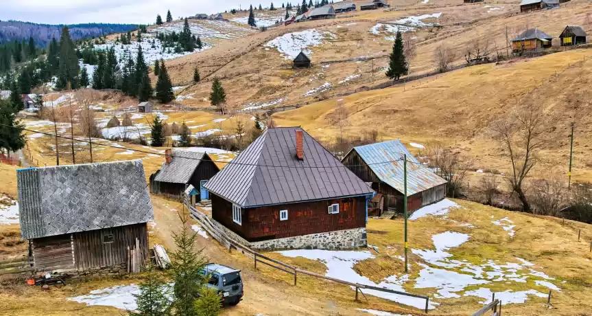 Teren 9511 mp + anexe, intravilan, în Beliș