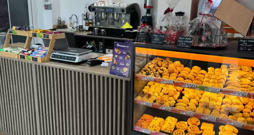 Vand cafenea functionala cu franciza patiserie