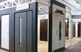 Showroom de usi, 100 mp amenajati, spre vanzare