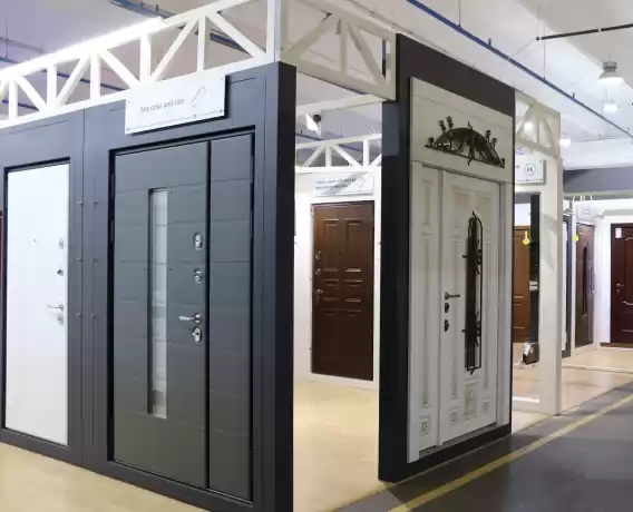 Showroom de usi, 100 mp amenajati, spre vanzare - 50.000 EUR Showroom de usi, 100 mp amenajati, spre vanzare