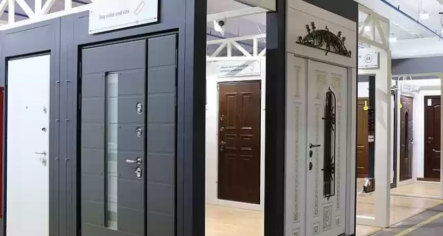 Showroom de usi, 100 mp amenajati, spre vanzare