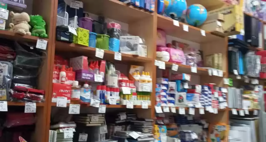  Vând stoc marfă librarie sector 2