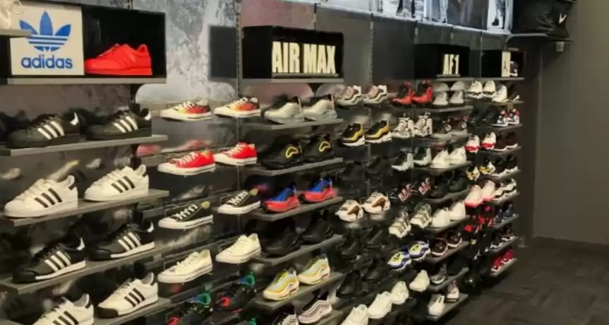 Magazin incaltaminte imbracaminte (nike.puma.etc