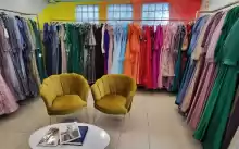 Vând afacere rochii de seara/zi, costume