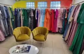 Vând afacere rochii de seara/zi, costume