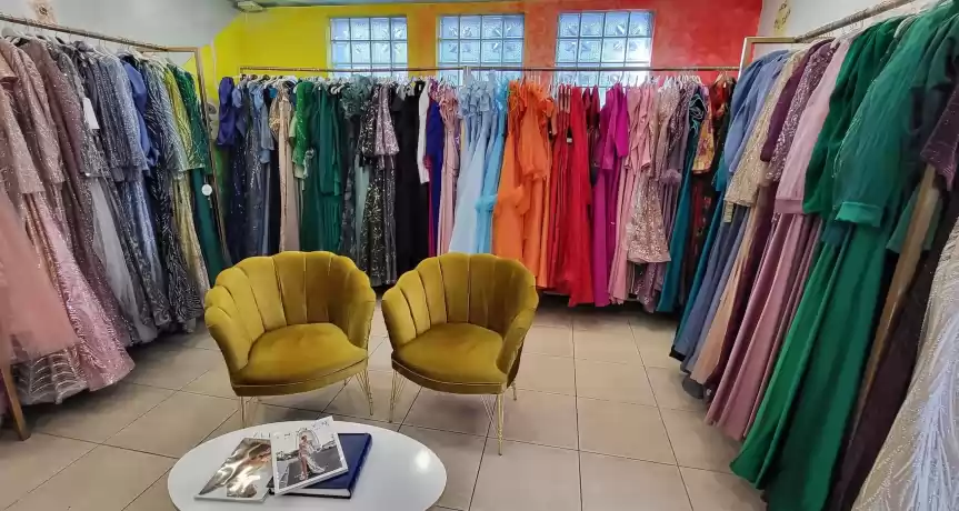 Vând afacere rochii de seara/zi, costume - 35.000 EUR Vând afacere rochii de seara/zi, costume