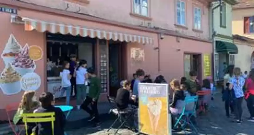 Gelaterie de vanzare in Sighisoara