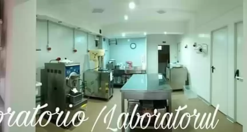 Gelaterie ambulanta cu laborator/utilaje in bloc 