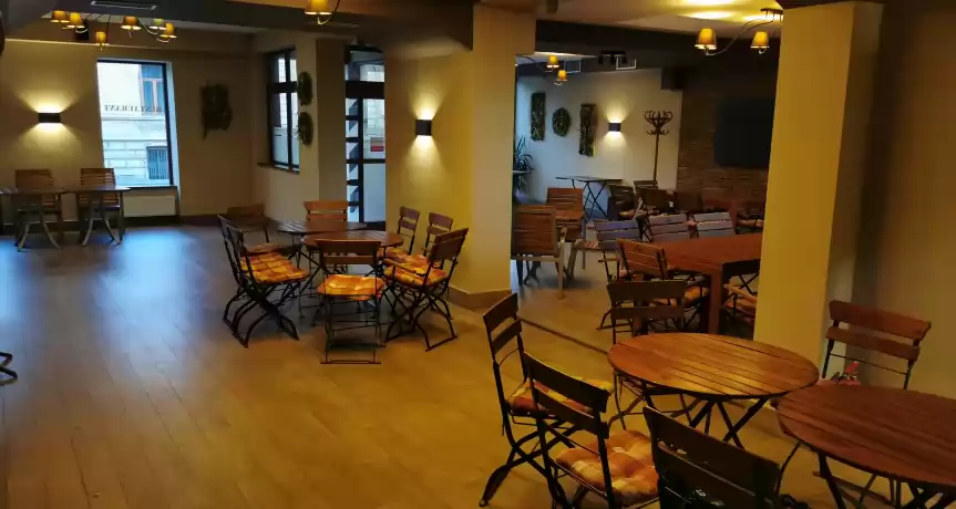 Vând spațiu comercial ultracentral si Restaurant Pizzerie