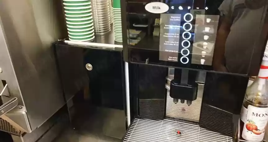 Expressor profesional cafea WMF 1200S + frigider lapte