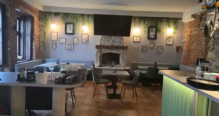 Afacere la Cheie–Restaurant/Pub Central