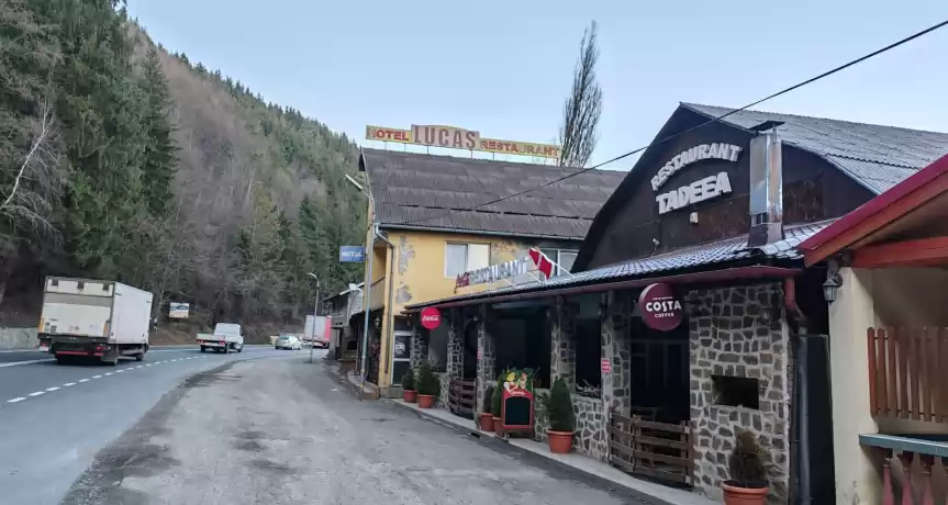 BAR RESTAURANT 100 persoane + TERASA 30 persoane