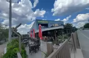 Restaurant functional si spatiu comercial