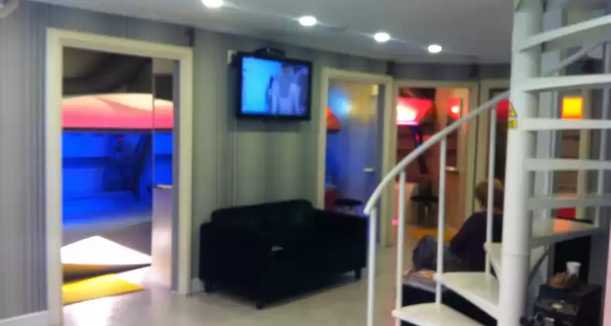 Salon de bronzare & înfrumusețare vechime 22 ani