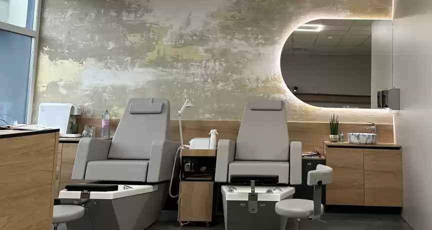 Vand afacere- Salon manichiura-pedichiura