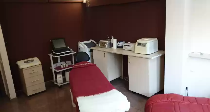 Vand centru de cosmetica si estetica