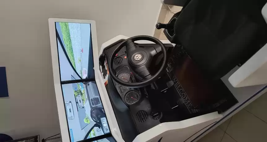 Simulator auto pretabil pentru școala de șoferi 