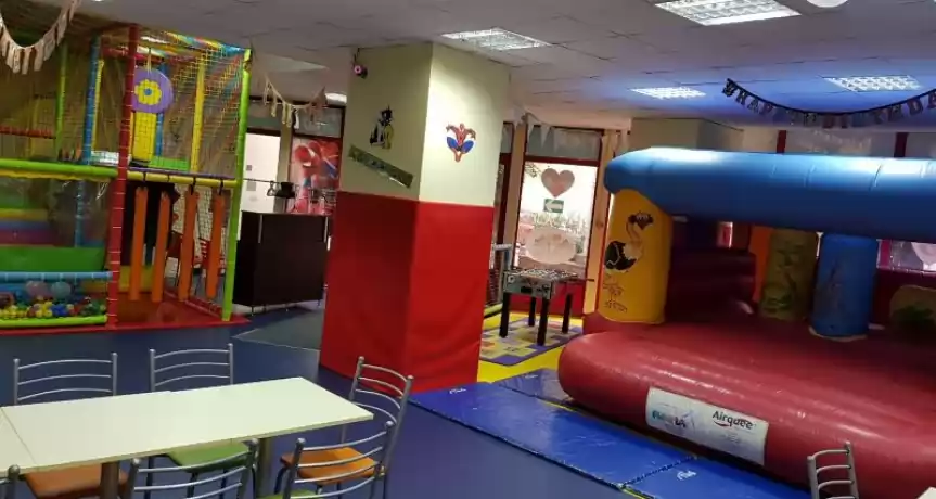 Vand loc de joaca pentru copii
